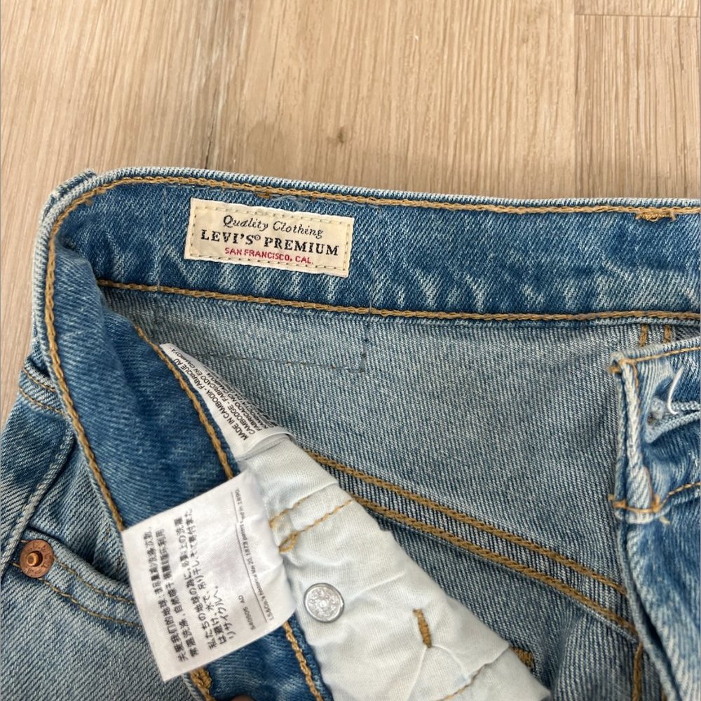 LEVI 501s - Picture 2 of 3